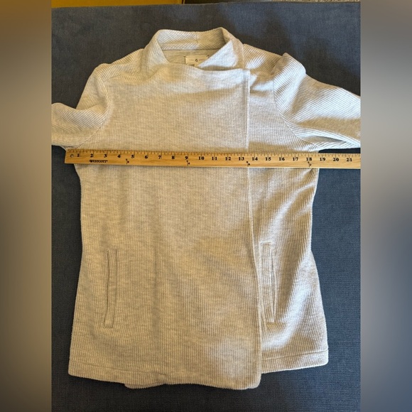 Lou & Grey Womens Ribbed Light Grey Cardigan SZ SM Button Closure Moto Modern - Picture 7 of 8